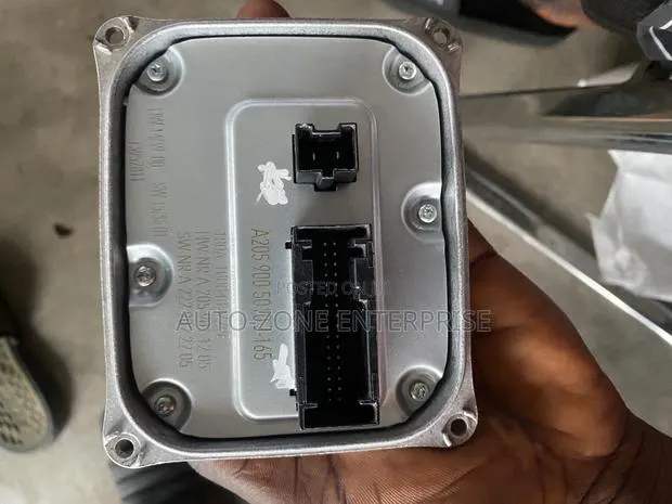 Mercedes Benz GLC Class Headlight Charger/Headlight Module · Photo 1