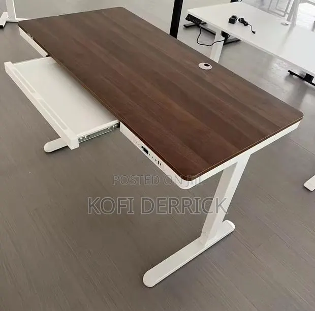 Electric Adjustable Height Desk (140 X 60) · Photo 3