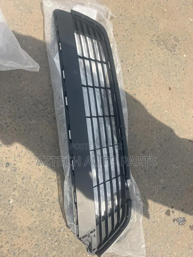 Toyota Vitz 2012 2013 2014 Down Shells Grille · Photo 1