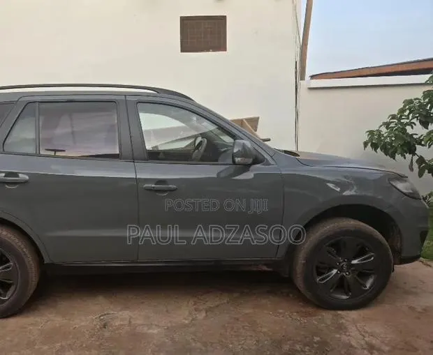 Hyundai Santa Fe 2012 Gray · Photo 1
