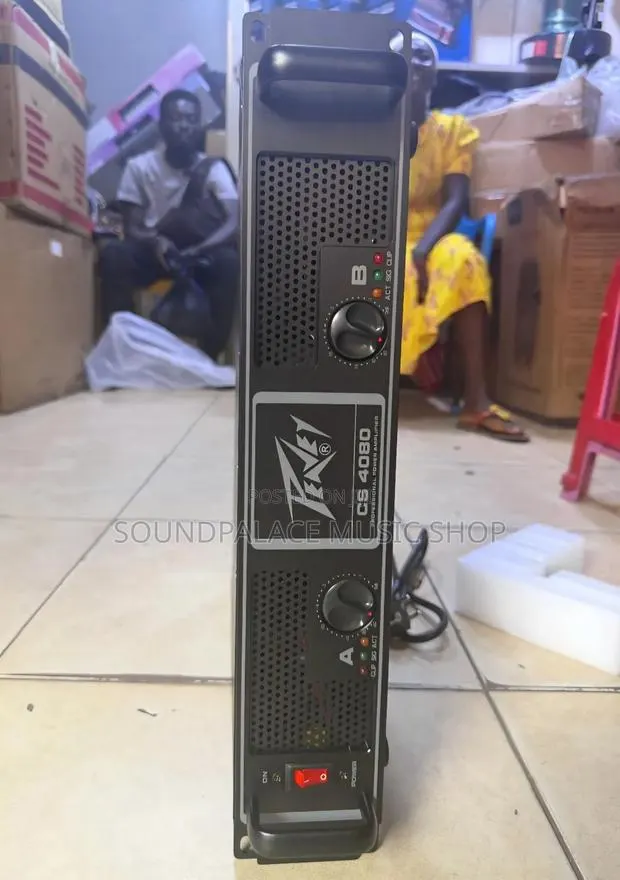 Peavey CS 4080 Professional Power Amplifier. · Photo 1