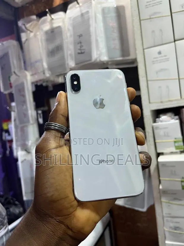 Apple iPhone X 64 GB White · Photo 1