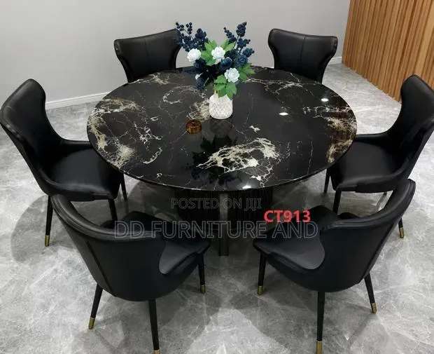 6 Seater Round Black Table · Photo 1