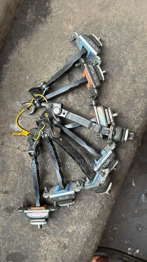 Elantra 2012,2013,2014,2015,2016,2017,2018,2019,2020,2021,door Stopper · Photo 1