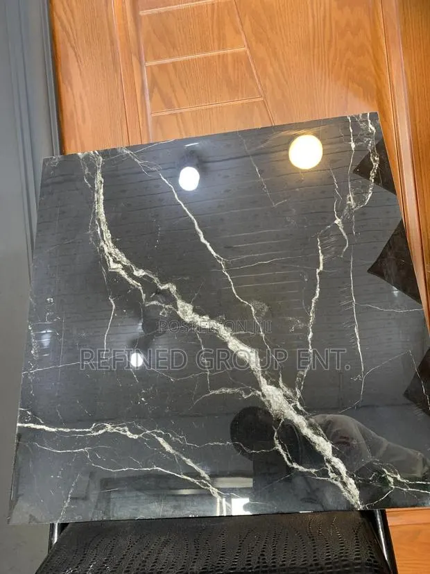 60/60cm Foreign Tile. · Photo 1