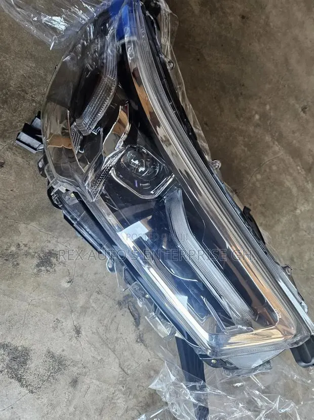 Hilux 2018,2019,2020,2021 Headlight (Pair) · Photo 1