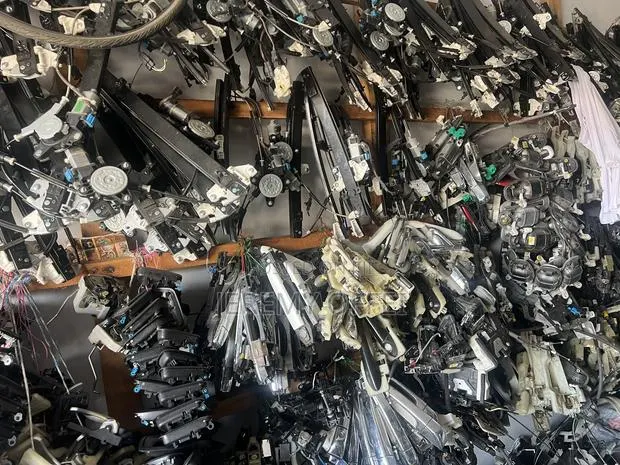 Car Door Parts, Handles, Locks & Other Components · Photo 1