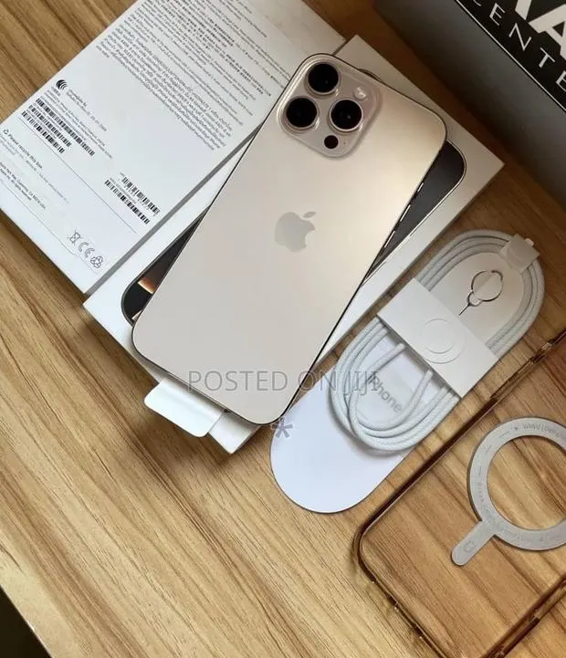 Apple iPhone 16 Pro Max 512 GB Gold · Photo 1