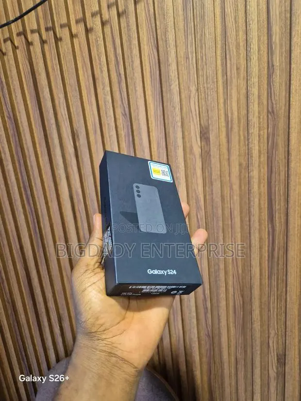 New Samsung Galaxy S24 256 GB Gray · Photo 1