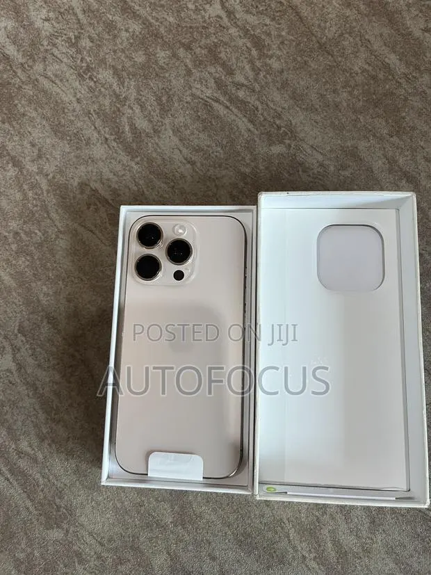 Apple iPhone 16 Pro 128 GB Gold · Photo 1