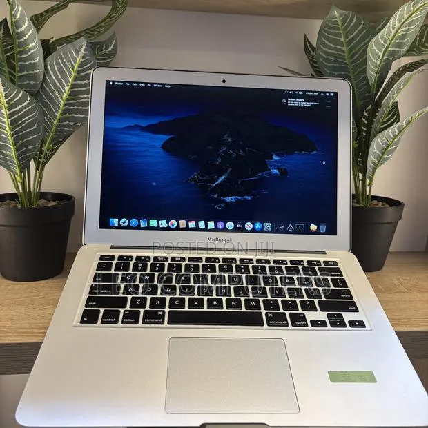 Laptop Apple MacBook Air 2017 8GB Intel Core i5 SSD 128GB · Photo 1