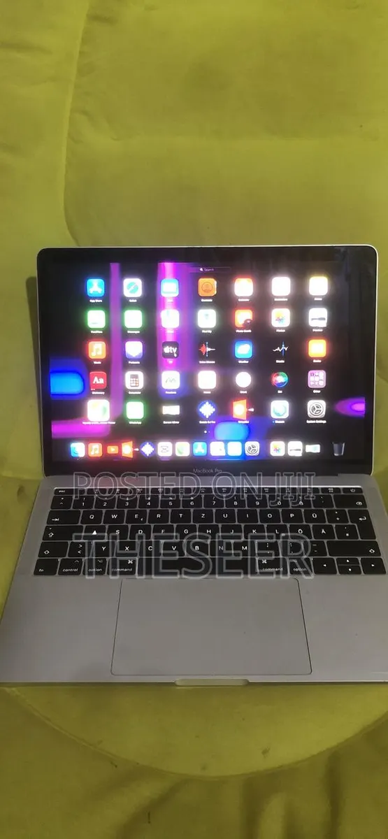Laptop Apple MacBook Pro 2017 8GB Intel Core i5 SSD 128GB · Photo 1