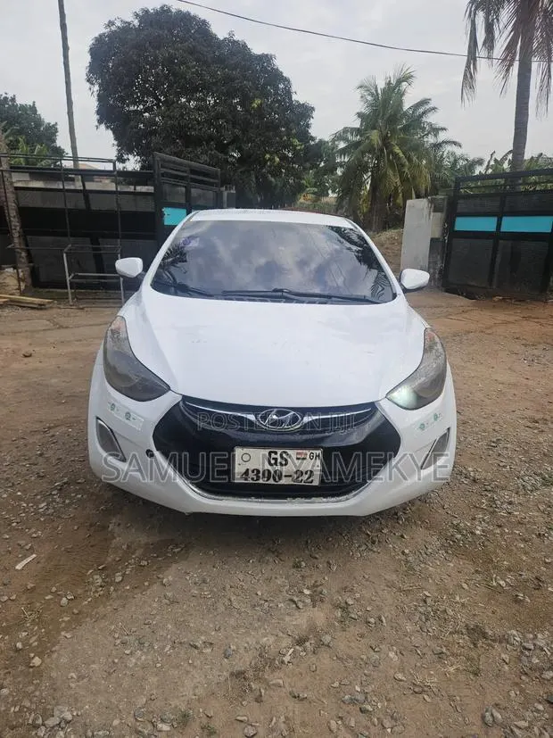 Hyundai Elantra 2012 White · Photo 1