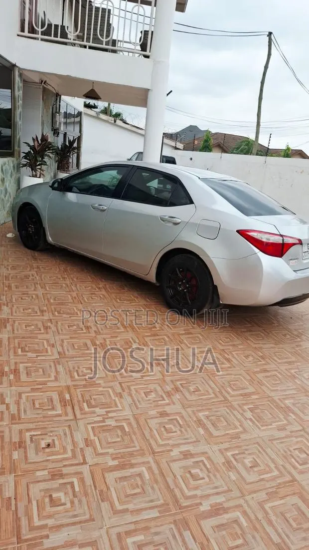 Toyota Corolla LE 4dr Sedan (1.8L 4cyl CVT) 2016 Gray · Photo 1