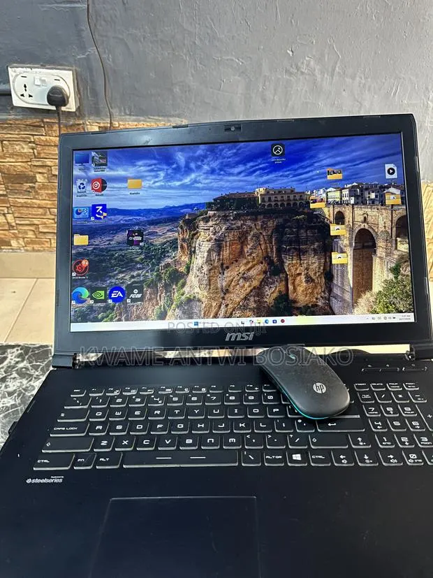 Laptop MSI 8GB Intel Core i5 HDD+SSD 500GB · Photo 1
