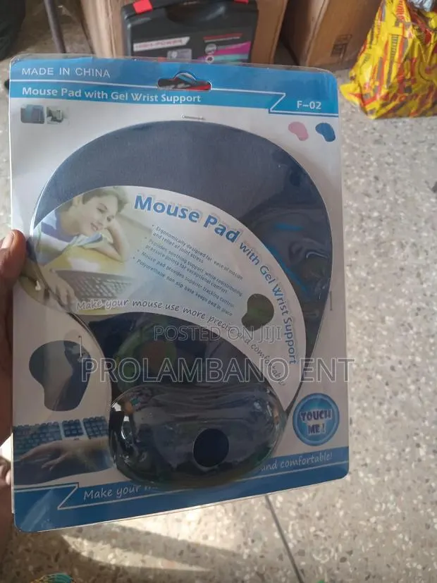 Mouse Pad With Gel Wrist Support · Photo 1