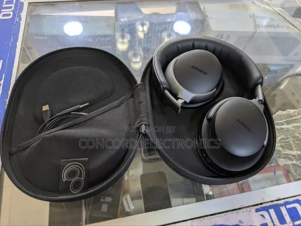 Bose Quietcomfort Ultra Noise Cancelling Headphones · Photo 1