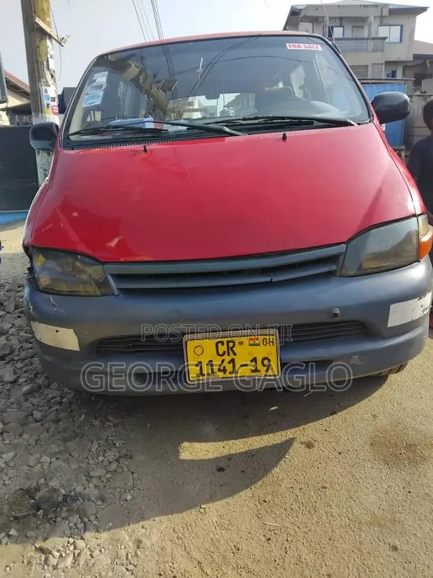 Toyota HiAce 2012 Red · Photo 1