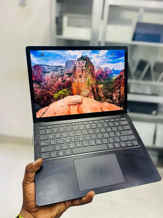Laptop Microsoft Surface Laptop 5 8GB Intel Core I5 SSD 256GB · Photo 1