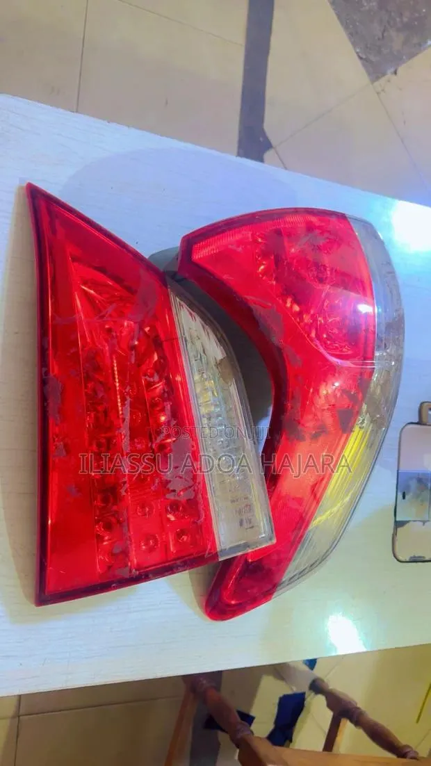 2011-2017 Toyota Sienna Taillight Driver Side · Photo 1