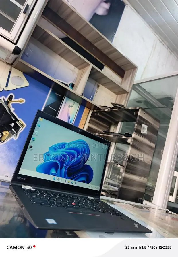 Laptop Lenovo ThinkPad X1 Yoga 8GB Intel Core i7 SSD 256GB · Photo 1