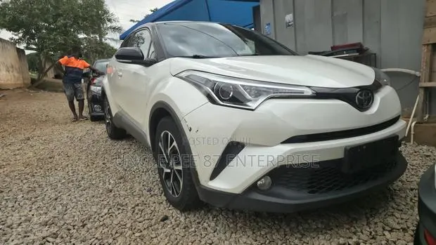 Toyota C-HR 2020 White · Photo 1