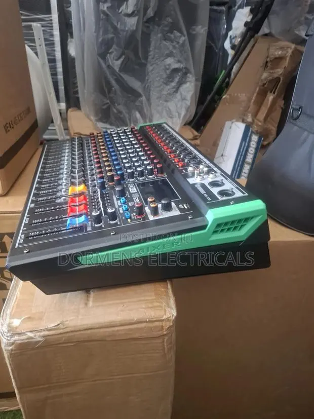 Yamaha Nk-120 Mixer 12 Channel Powered · Photo 1