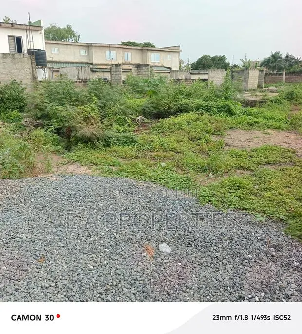 Land for Sale One and Half · Photo 1