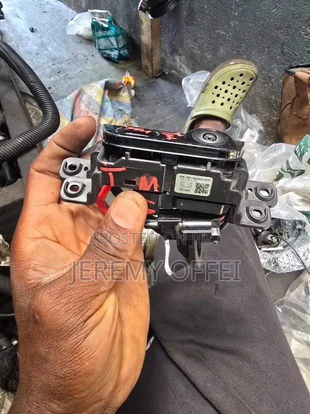 Kia K5 Reverse 2020-2023 Back Up Sensor · Photo 1