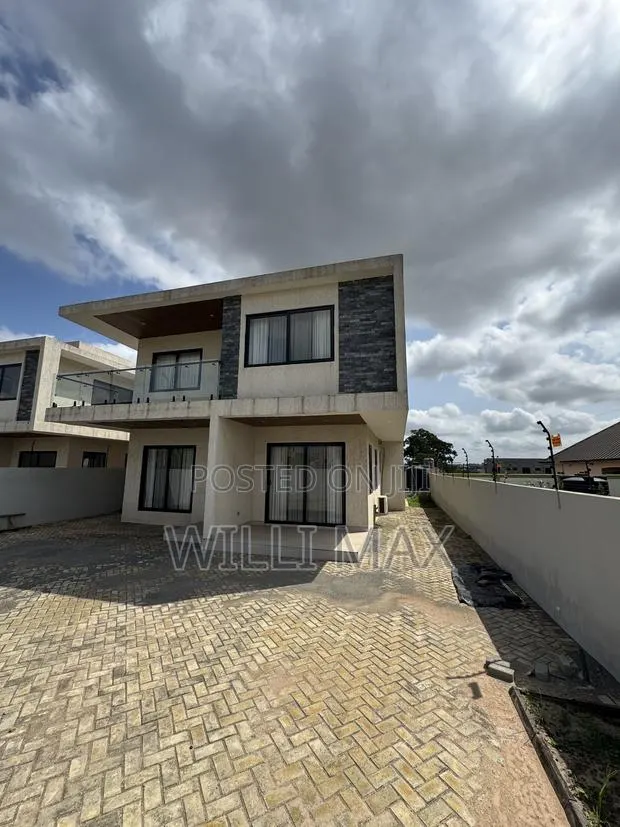 4bdrm Duplex in Amrahia for sale