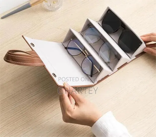 Portable 3 in 1 Glasses Organizer for Travel and Daily Use · Photo 1