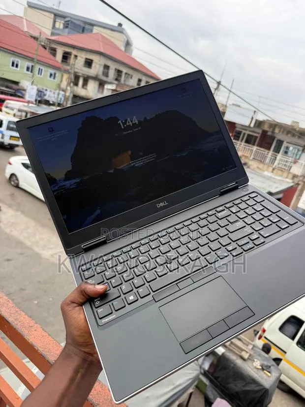 Laptop Dell Precision 15 7520 16GB Intel Core i7 SSD 512GB ยท Photo 1