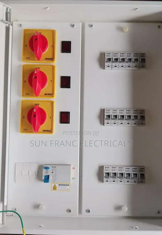 63a Bristol 6way 3phase Selector Distribution Panel Board · Photo 1