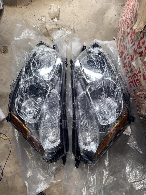 Pontiac Vibe 2009/2010/2011/2012/2013/2014 HEADLIGHTS · Photo 1