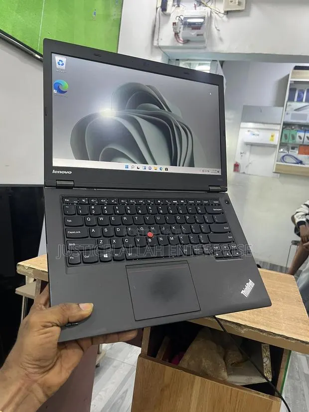 Laptop Lenovo ThinkPad T440p 8GB Intel Core i7 SSD 128GB · Photo 1