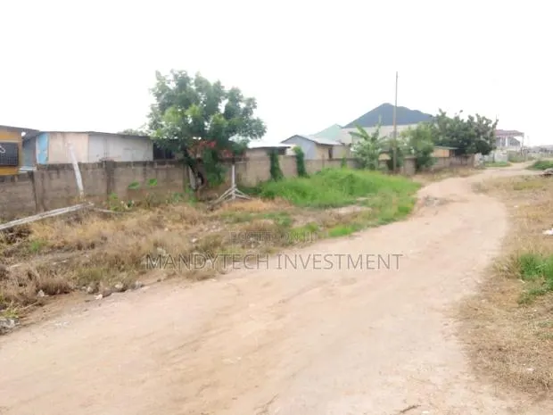 2.5 Ares of Land@Lakeside · Photo 1