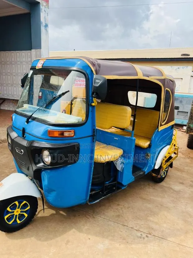 Bajaj RE 2025 Blue · Photo 1