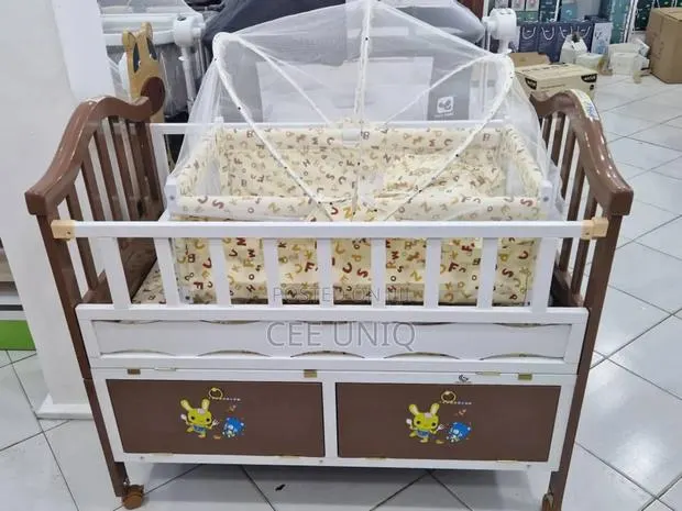 2 in 1 Wooden Cot or Crib · Photo 1