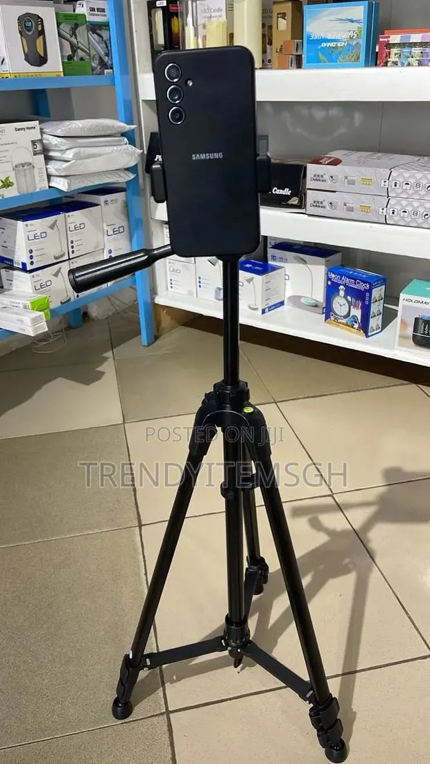 Live Streaming Tripod Stand (5 Feet Tall) · Photo 1