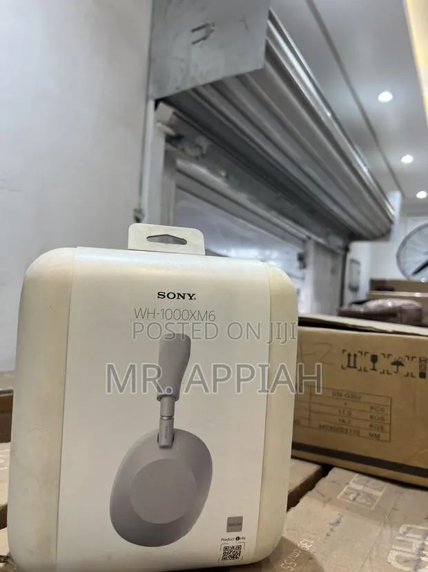 Extremely Classic Sony Xm6 Wireless Noise Cancelling Headphones · Photo 1