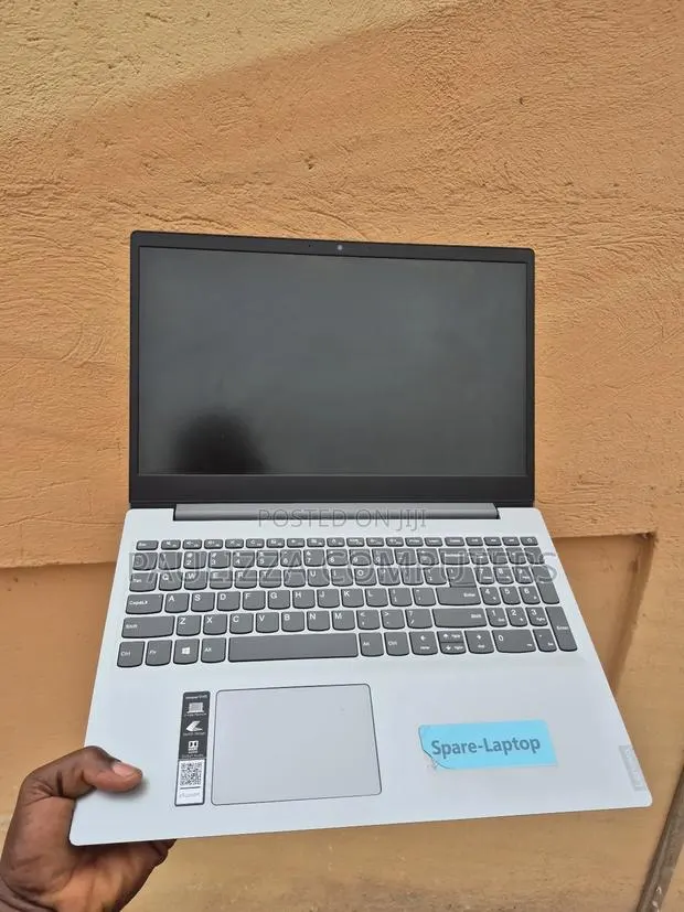 Laptop Lenovo IdeaPad 130 8GB Intel Core i7 HDD+SSD 256GB · Photo 1