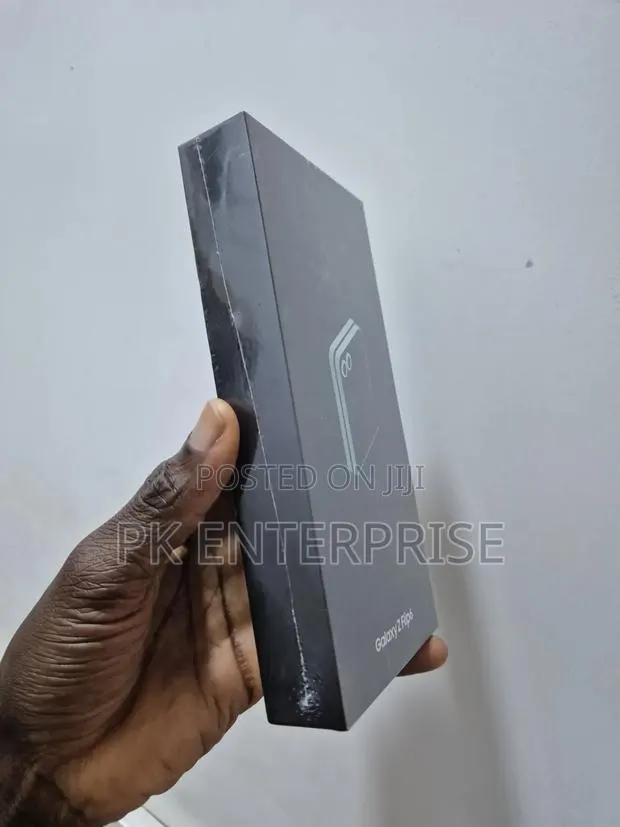 New Samsung Galaxy Z Flip6 256 GB · Photo 1