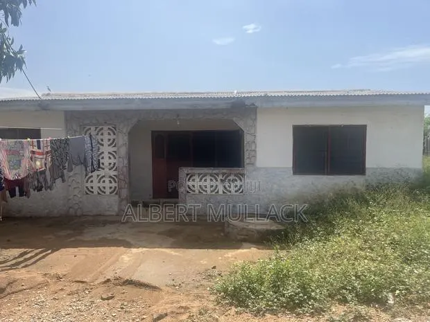 3bdrm Apartment in 3-Bedroom House For, Weija for rent · Photo 1