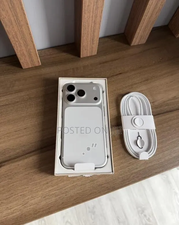 Apple iPhone 17 Pro 512 GB Silver · Photo 1