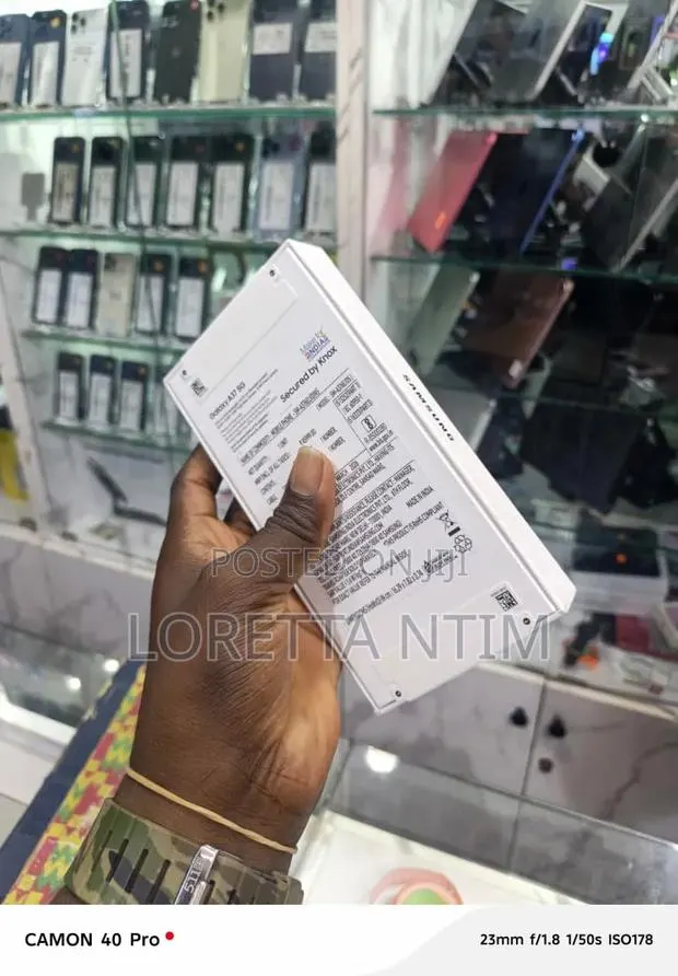 New Samsung Galaxy A37 256 GB Gray · Photo 1