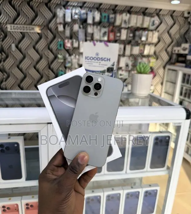 Apple iPhone 16 Pro Max 512 GB Graphite · Photo 1