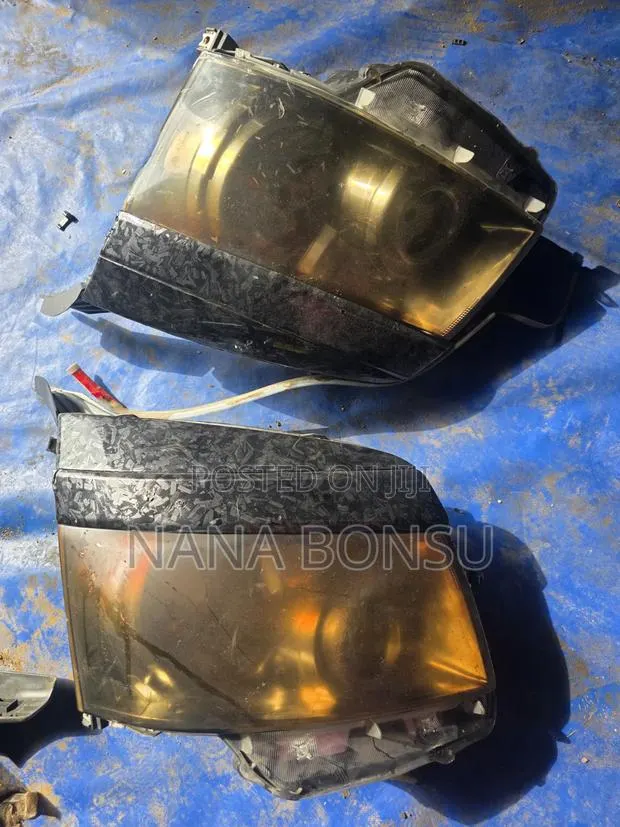 Toyota Voxy Dark Headlights With Boosters · Photo 1