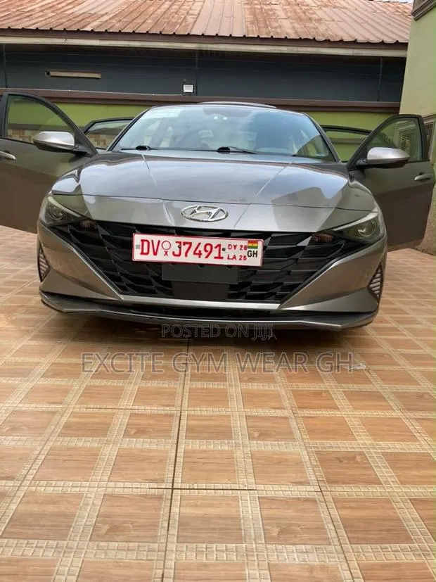 Hyundai Elantra SEL 2023 Gray · Photo 1