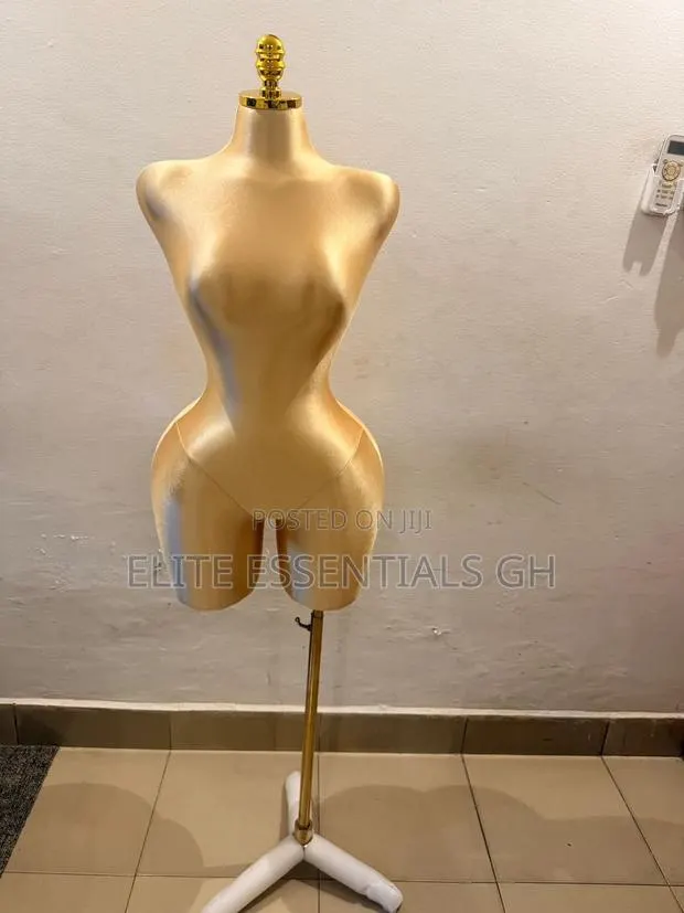 Pinnable BBL Luxury Mannequin · Photo 1