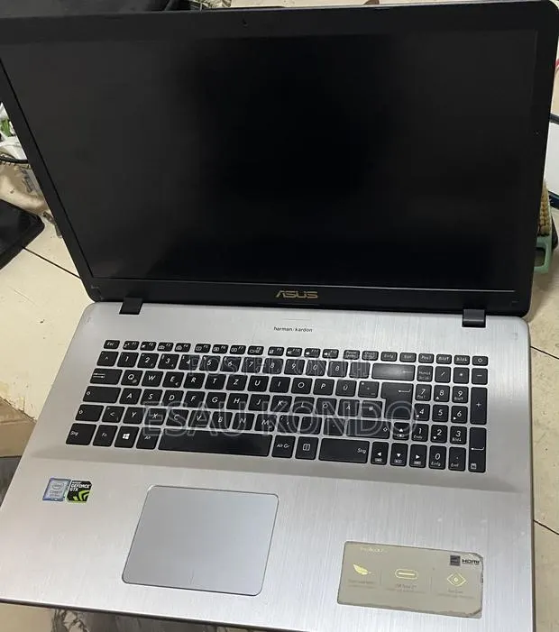 Laptop Asus VivoBook Pro 17 N705UN 16GB Intel Core i7 SSD 500GB · Photo 1